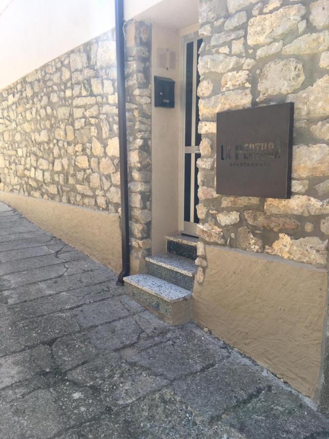 Apartaments La Pertusa 2O Corca  Εξωτερικό φωτογραφία